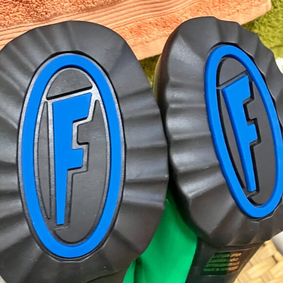 *NEW* 2024 Fluevog Stop It SOSTA Mary Janes, Green Patent, Size 9! GORGEOUS! - Picture 10 of 12